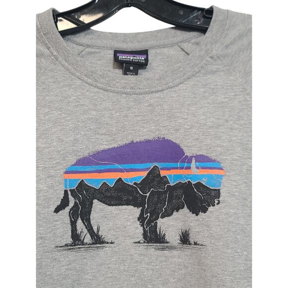 Patagonia Fitz Roy Bison Crew Sweatshirt Medium Gray EUC Organic Cotton - Picture 3 of 4